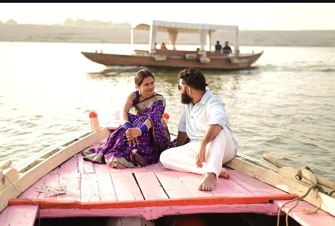 Romantic couple photoshoot in Varanasi by OneMoonStudio